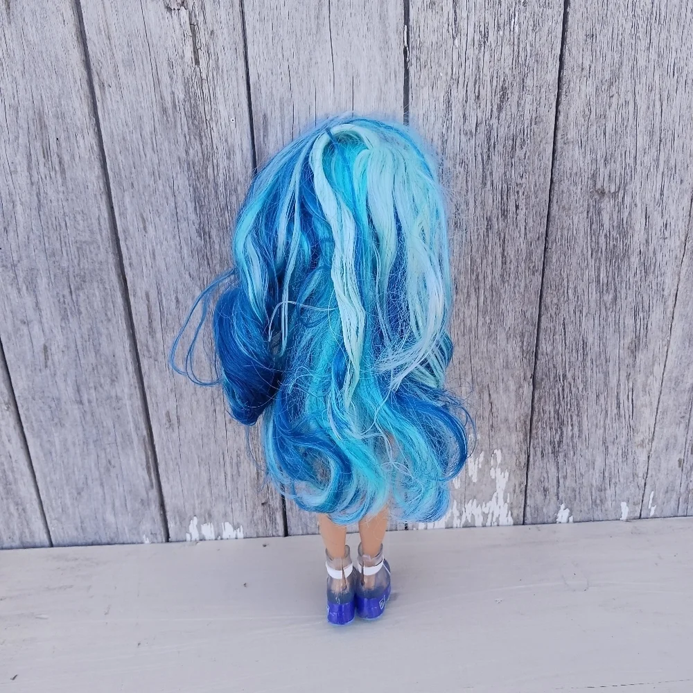 MGA Rainbow High Skyler Bradshaw‎ Fashion Doll - Blue (HANDS ARE MISSING)